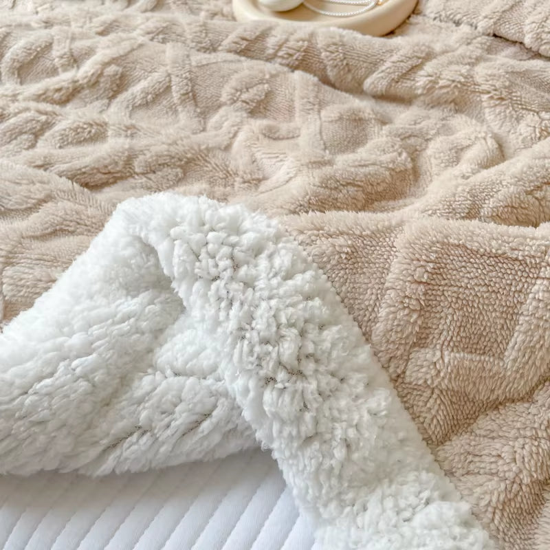 Close view of the cable texture and the white sherpa reverse.