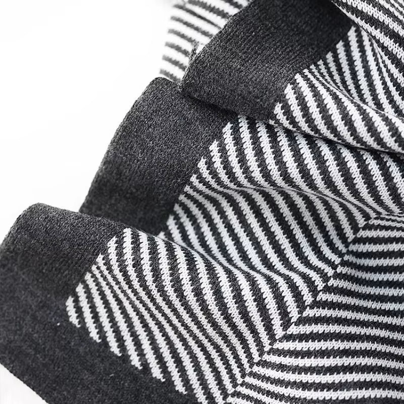 Close view of the black border and herringbone knit.
