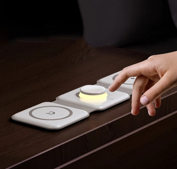 Travel Wireless Charger, 3-in-1 Foldable Qi Charging Station with Dual USB Ports for Phone, Earbuds and Watch